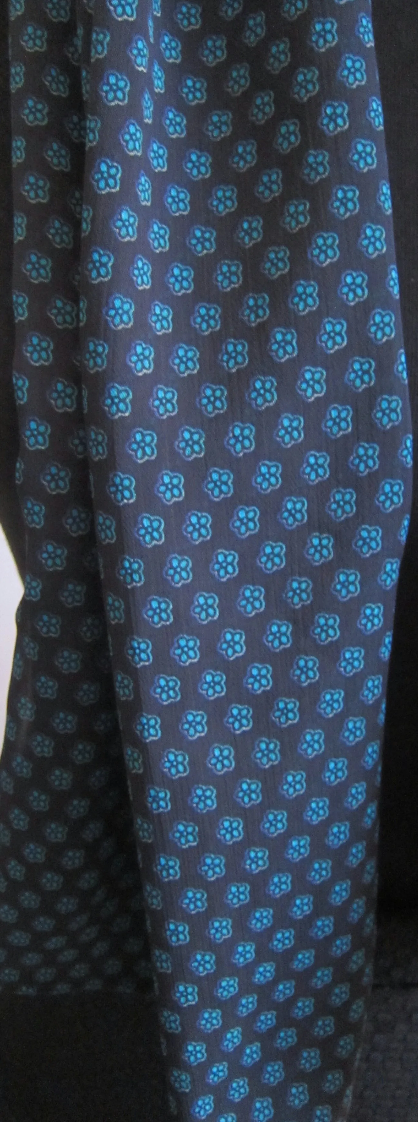 Ladies Black And Green Fine Floral Print Scarf